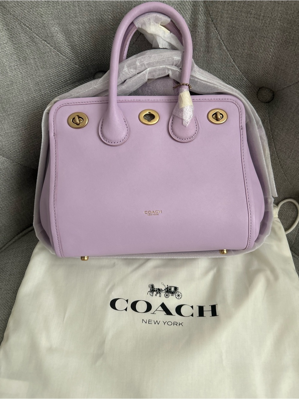 Coach Buy Now Turnlock Tote Bag 22 in B4 / Light Orchid - Picture 1 of 16